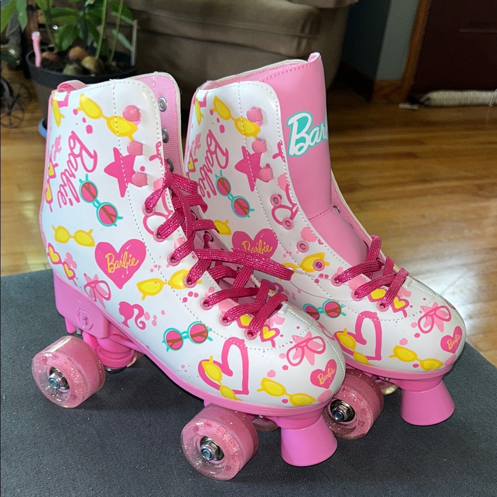 Barbie White and Hot Pink Graphic Quad Roller Skates